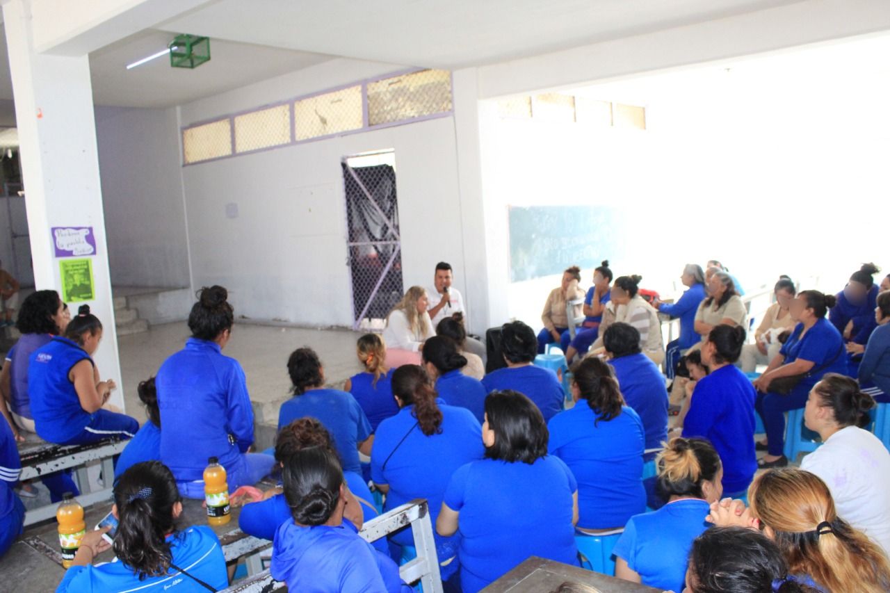 Ecatepec brinda ayuda humanitaria a mujeres del penal de Chiconautla