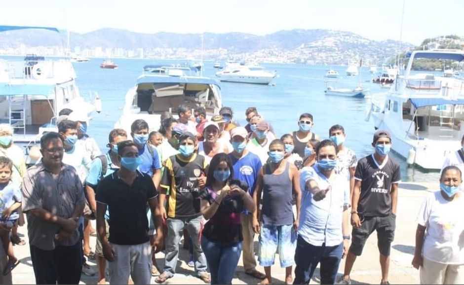 Ayuda Yoloczin Domínguez a turisteros; crisis por COVID-19 ha mermado su trabajo en Acapulco 