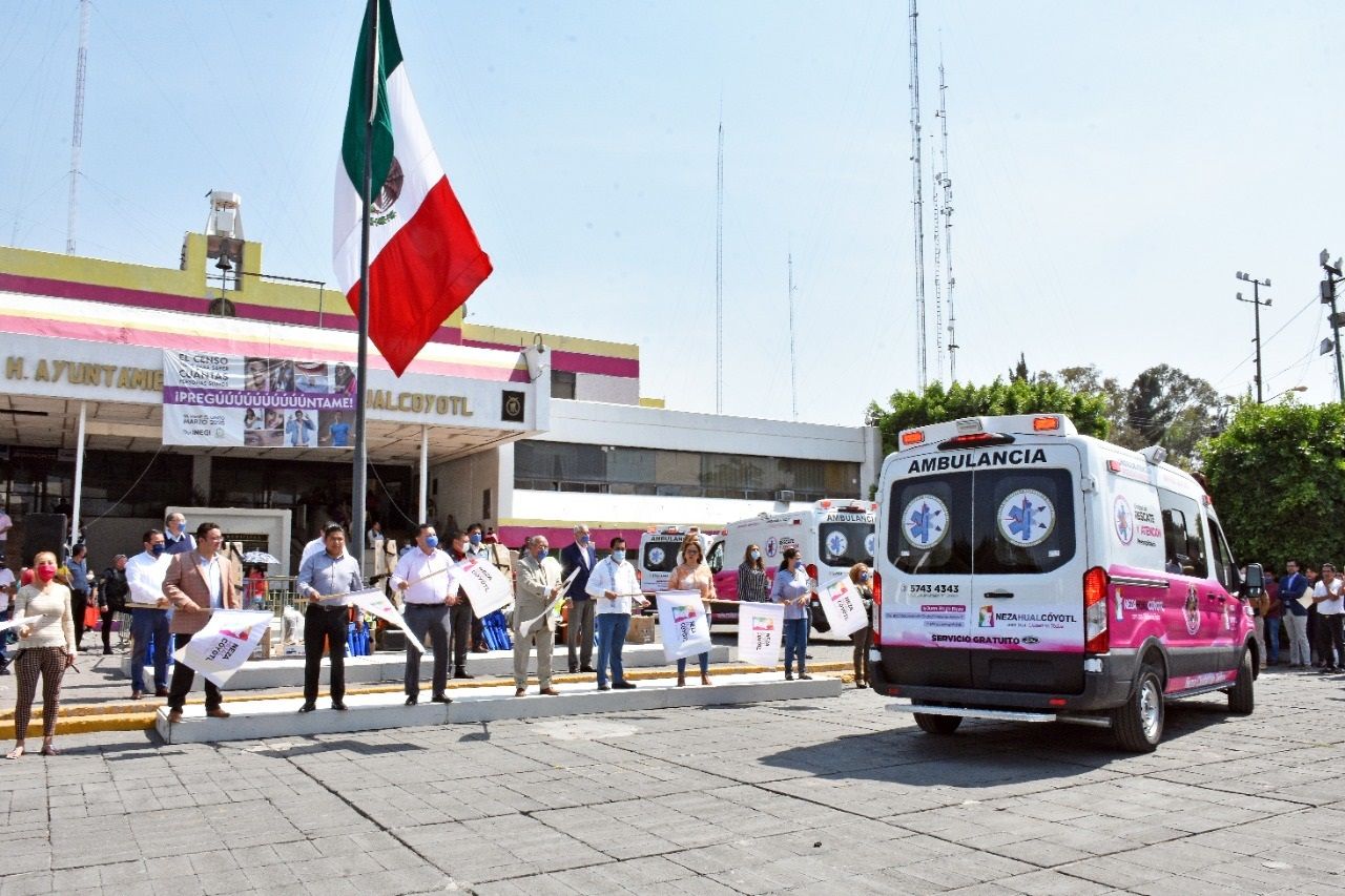 # Entrega alcalde de neza Juan Hugo de la Rosa nuevas ambulancias especializadas  para traslados de personas con  COVID  19, únicas en su tipo en todo el país 