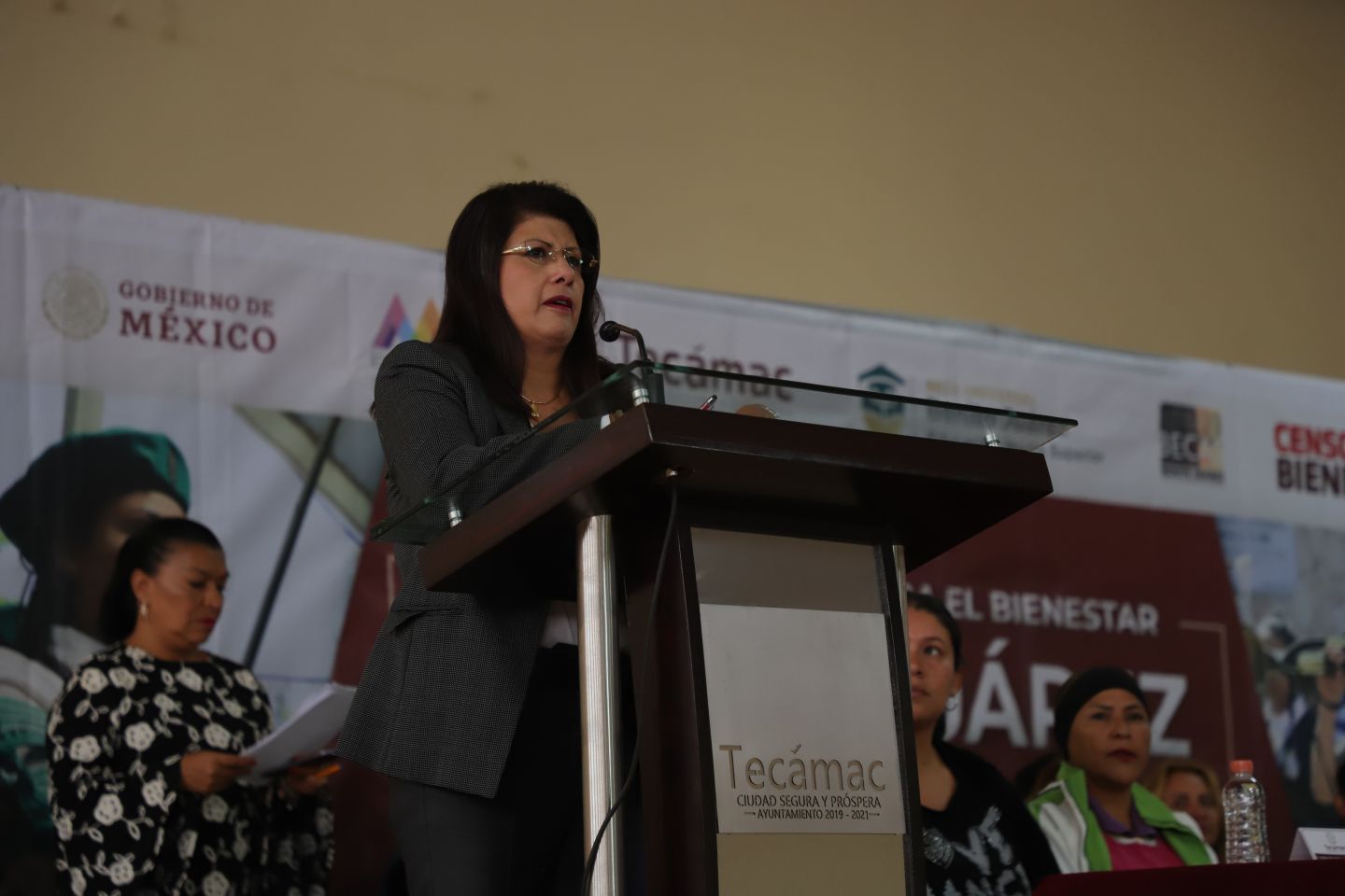 Alcaldesa de Tecámac entregó becas del Programa Federal Bienestar
