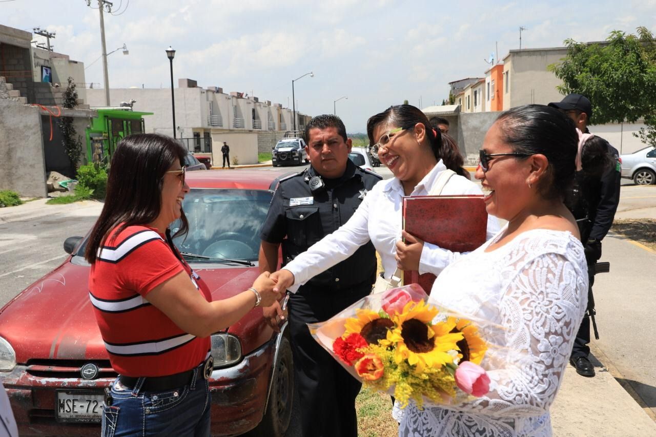 Dialoga Mariela Gutiérrez con vecinos de Paseos de Tecámac
