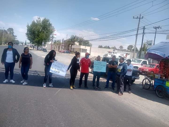 Empleados de clínica del IMSS de Tizayuca cierran carretera en protesta por posible envío de enfermos con Covid-19