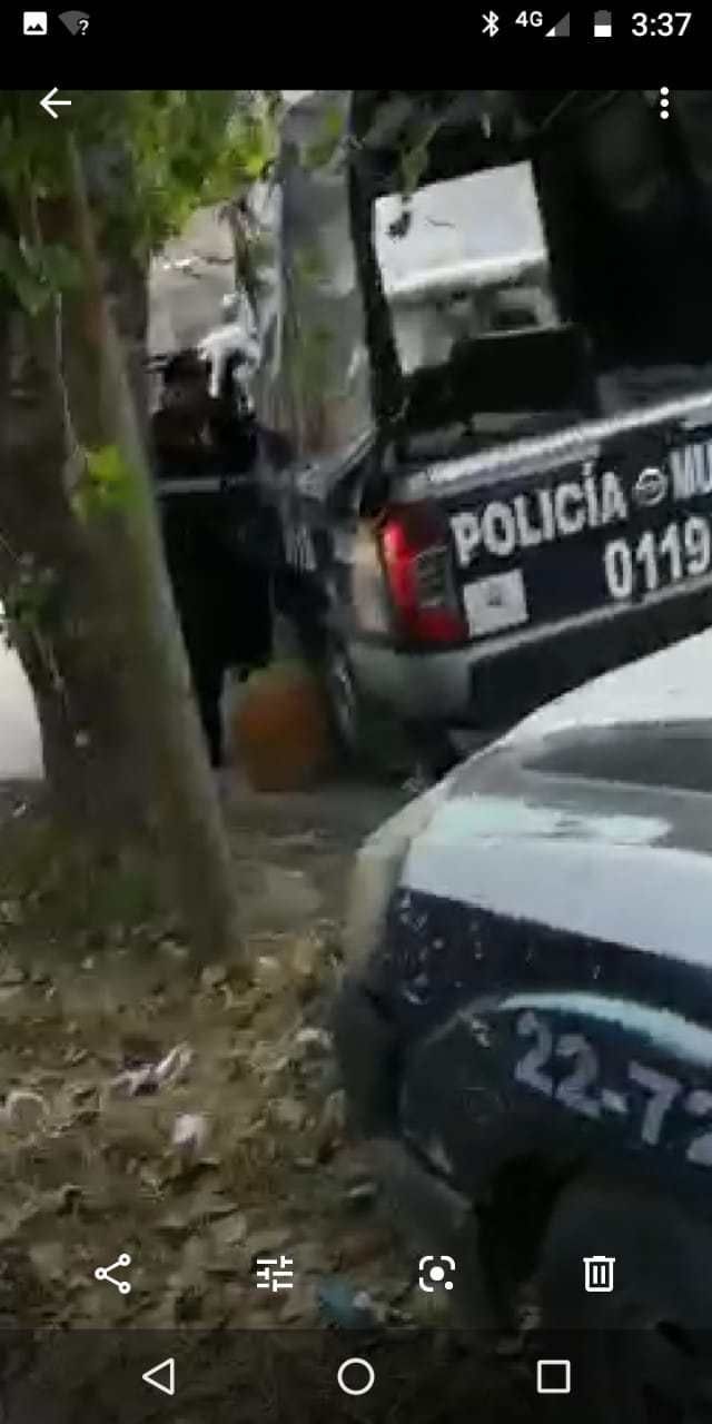 POLICÍAS DELINCUENTES ROBAN GASOLINA AL AYUNTAMIENTO DE LA PAZ ALCAHUETEADOS POR JEFAZO POLICIACO.
