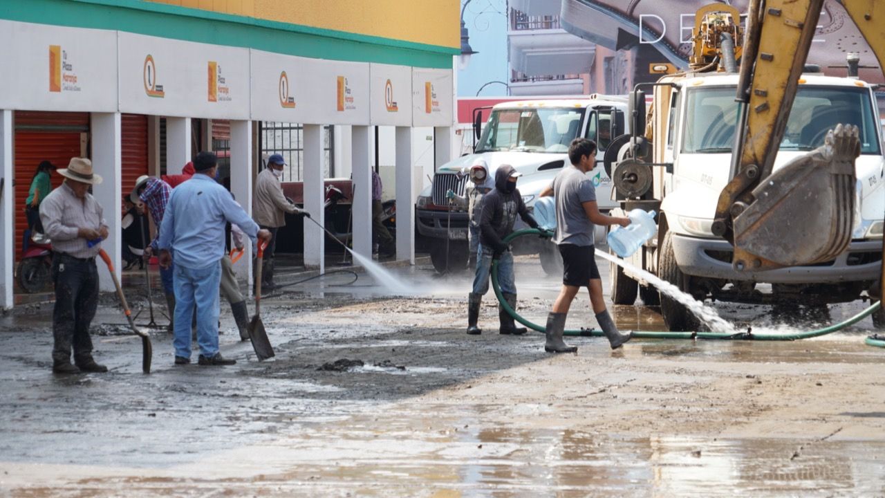 Atiende gobierno municipal afectaciones por inundación en San Mateo Atenco 