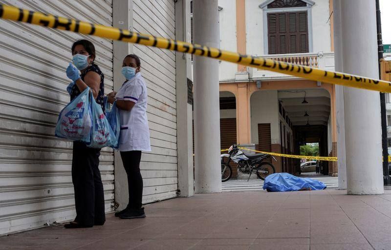 Ecuador destina 120 médicos para atender situación en Guayaquil