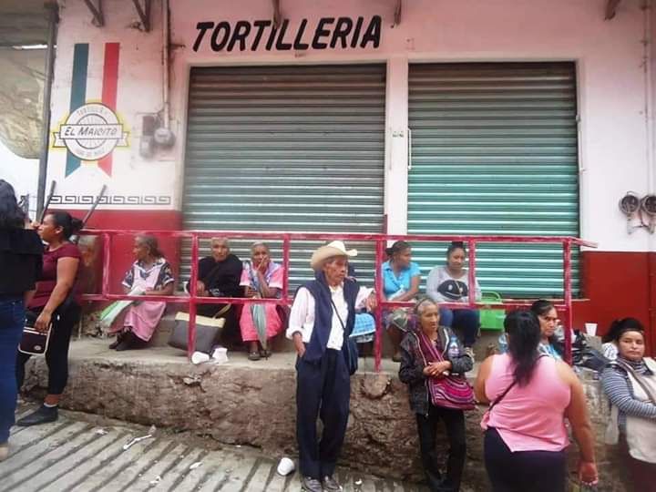 Empleados de Bienestar retienen a reportero en San Bartolo Tutotepec