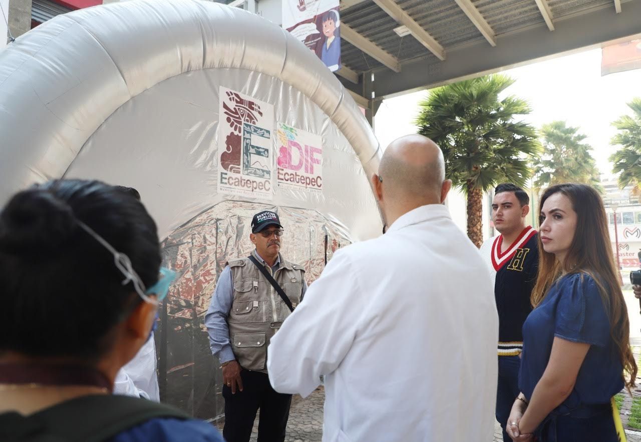 "Ante la emergencia que se vive instalan en Ecatepec primer túnel sanitizante del Edomex para  prevenir contagios por Covid-19"