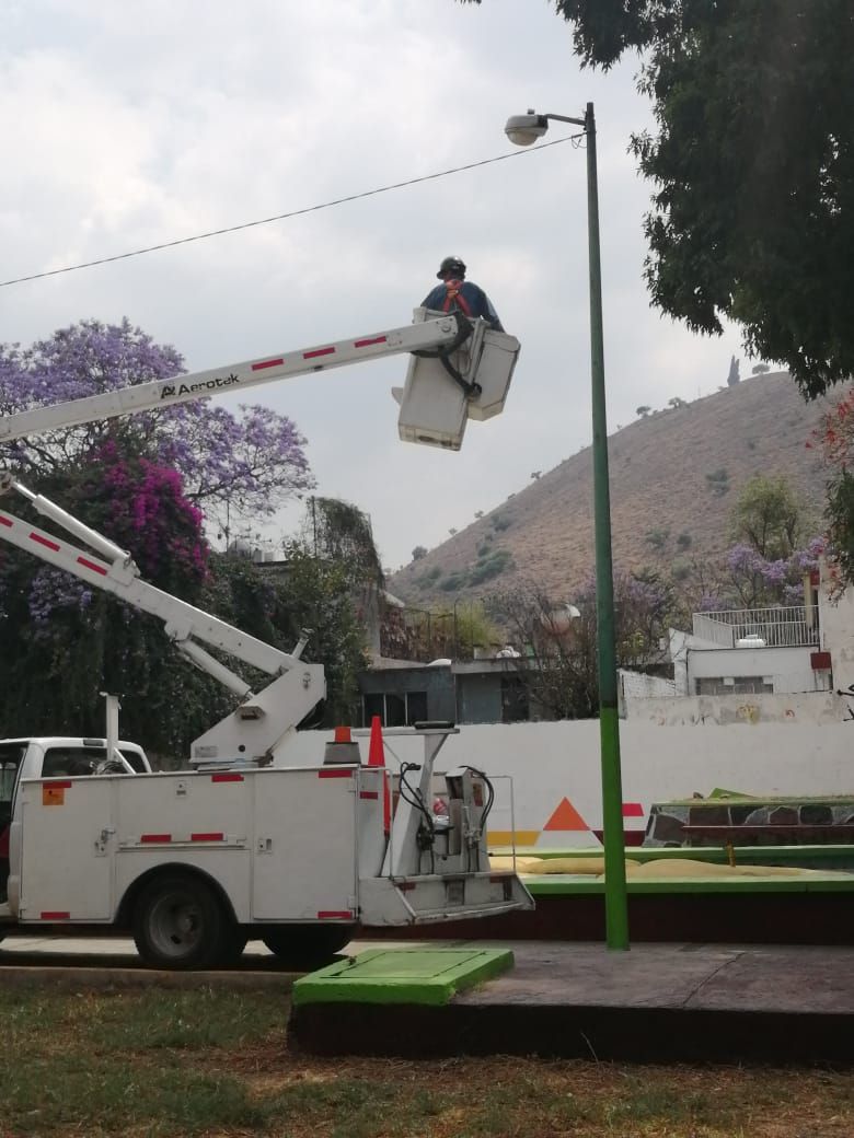 El gobierno de Ixtapaluca mejora el alumbrado público en calles y avenida 