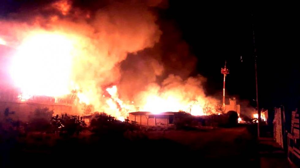 Los equipos de Protección Civil y Bomberos atienden incendio en Cuautitlán