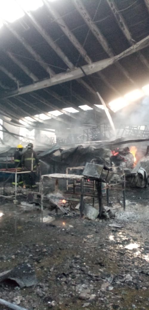 Incendio en parque industrial de Cuautitlán consume 10 mil metros cuadrados