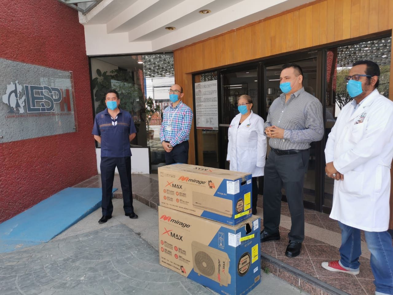 Víctor Osmind Guerrero  dona equipo de aire acondicionado para muestras biológicas al Laboratorio de Salud Pública del Estado de Hidalgo