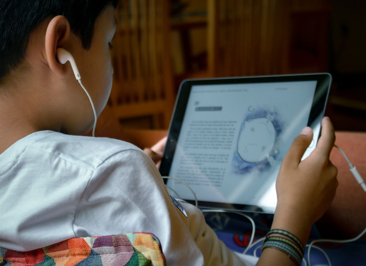 Aplicaciones tecnológicas permite a las personas con discapacidad visual leer
 
