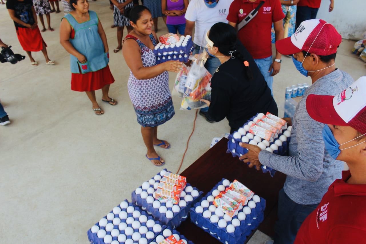 Reparte DIF Acapulco apoyos alimentarios en los poblados de Amatepec y Huajintepec 