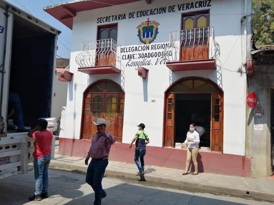 Llegan cuadernillos "Veracruz Educando a Distancia" a la sierra de Zongolica 