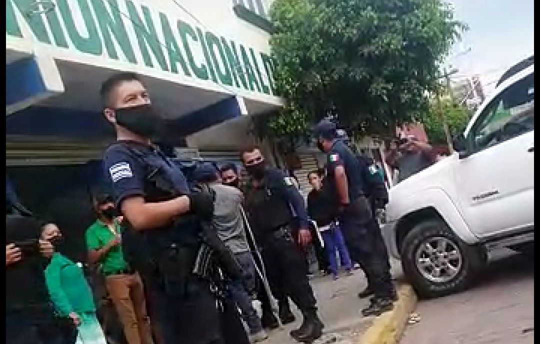 "Morenistas" de Ixmiquilpan golpean a vendedor de hamburguesas