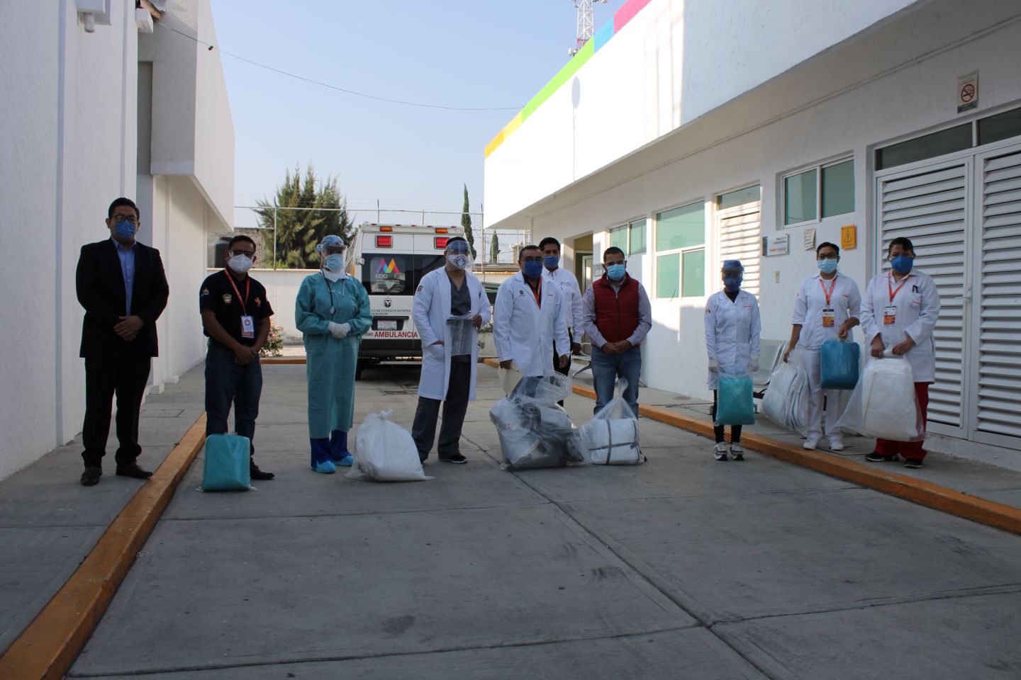 #El gobierno municipal de Chimalhuacán entrega insumos a la  clínica del ISSEMyM