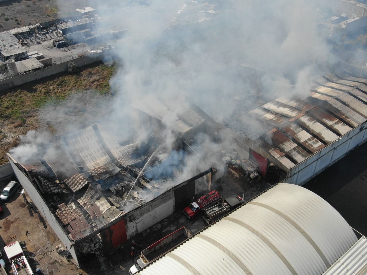 Factoría convertida en cenizas en Valle de Chalco Solidarida, no hubo víctimas: Policía municipal