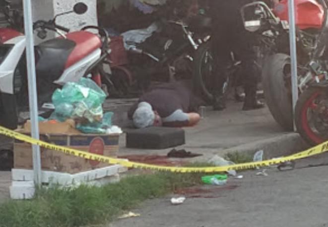 Matan a balazos a joven fuera de establecimiento de motocicletas en Nezahualcoyotl