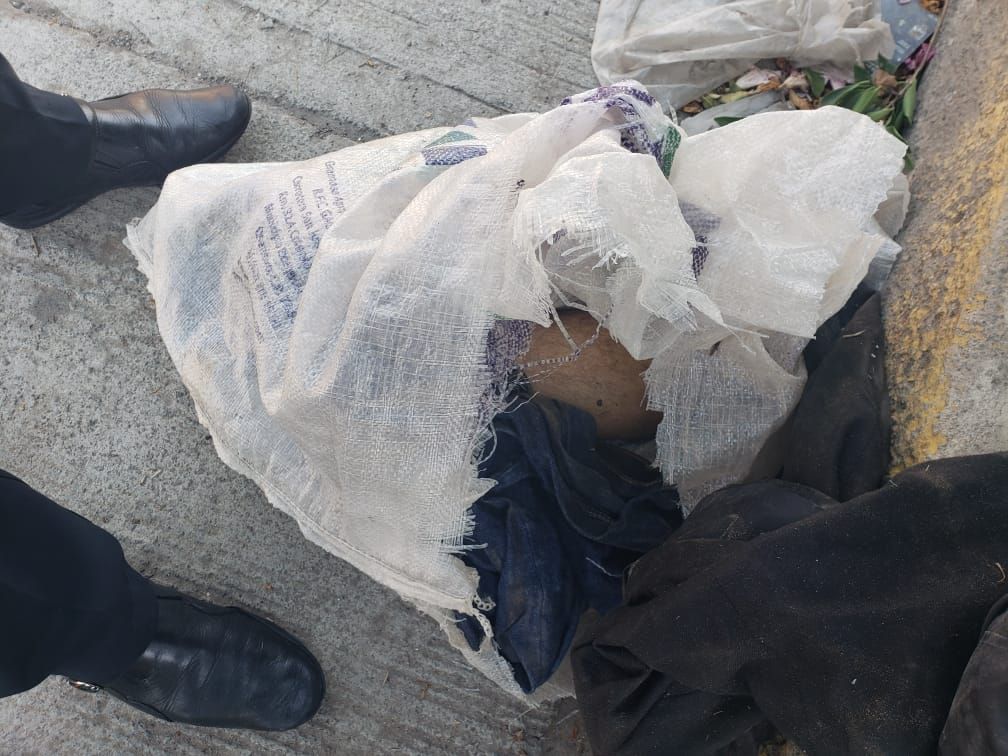 Tiran bolsas con partes humanas  en Chimalhuacán, Estado de México