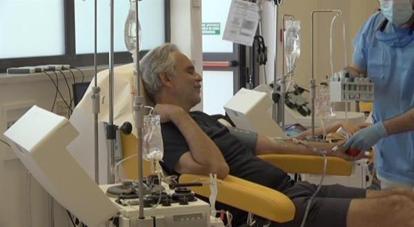 Andrea Bocelli se recupera de COVID-19 y dona su plasma para salvar vidas
