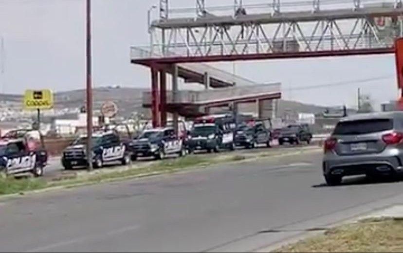 Elementos de la Policía Estatal se trasladan a Huejutla a desbloquear carretera