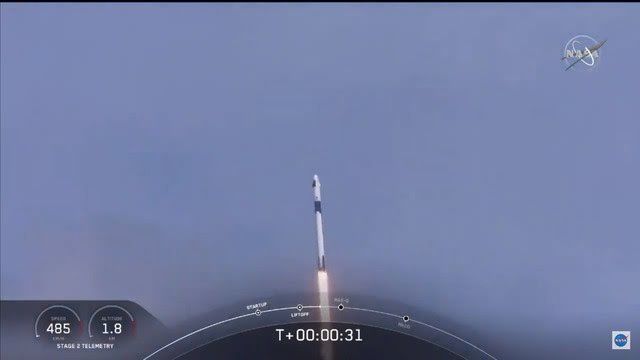 Despega Cohete SpaceX con dos astronautas; marcan nueva era.