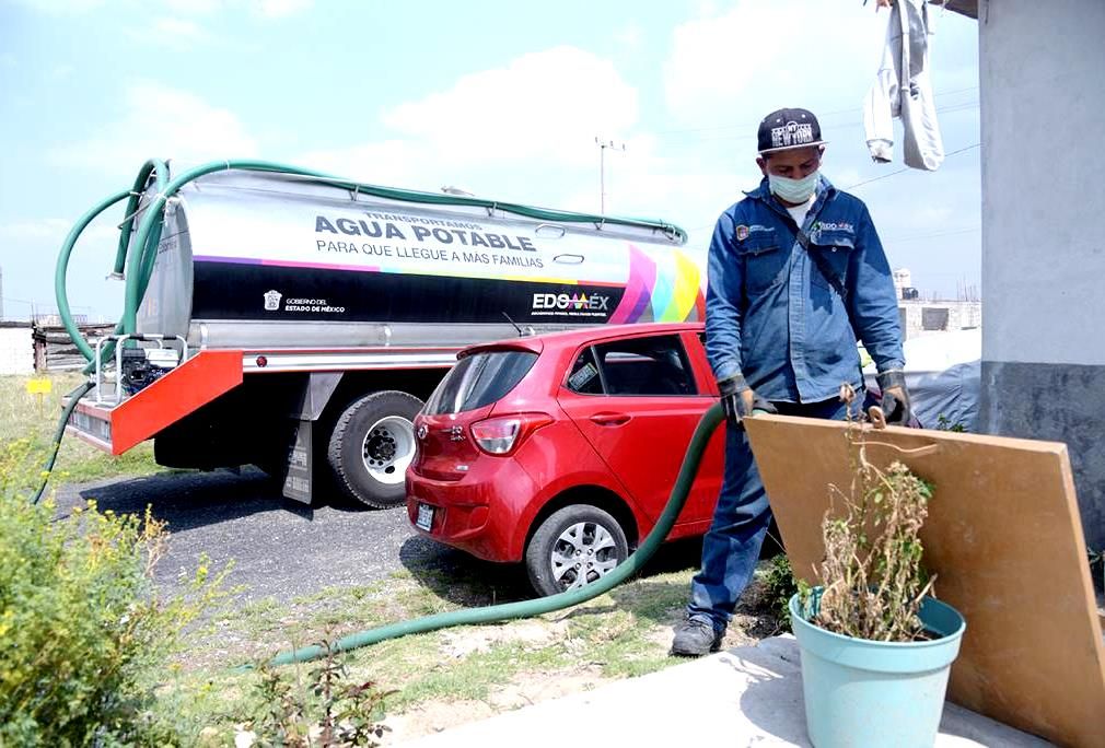 La CAEM incrementa a Ecatepec suministro de agua potable con camiones cisterna
 
