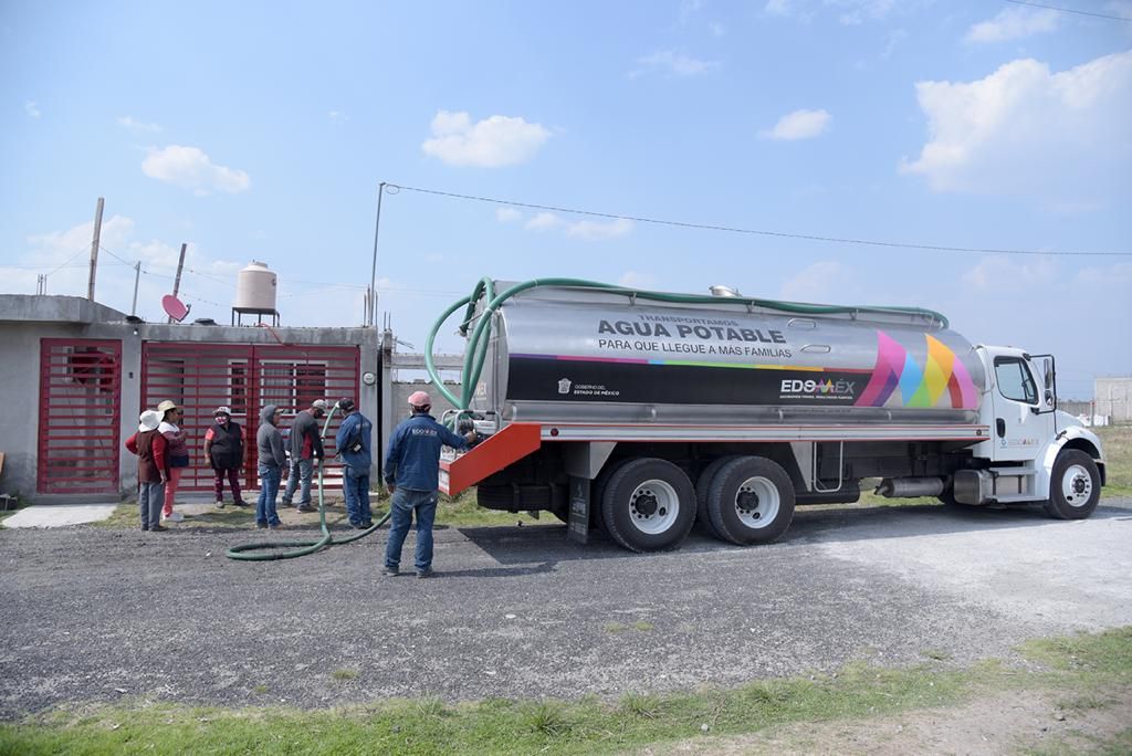 Incrementa CAEM a Ecatepec suministro de agua potable con camiones cisterna 