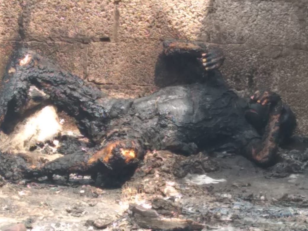 Hallan cuerpo quemado cerca de un modulo de policía en Ecatepec 
