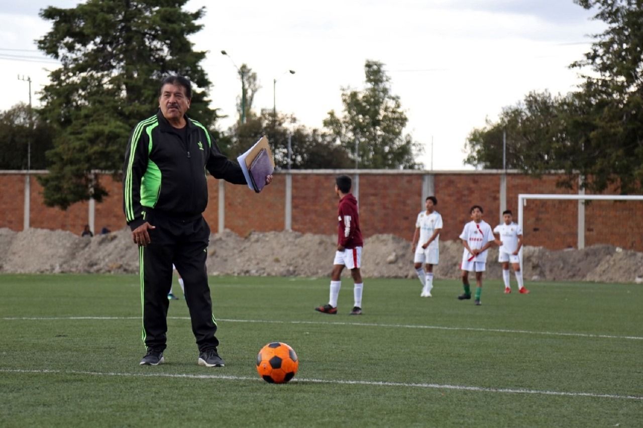 Espera Héctor ’El Pelón’ Velázquez retomar actividades en Centro de Formación de Fútbol