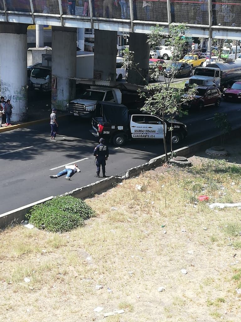 #En Ecatepec un hombre se lanzo desde un puente vehícular