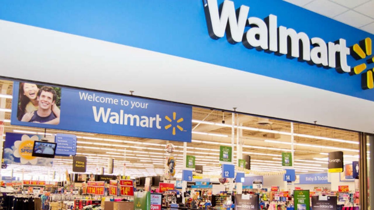Con el ejemplo de Walmart, otras compañías pagan al SAT para no ser ventiladas: Bloomberg