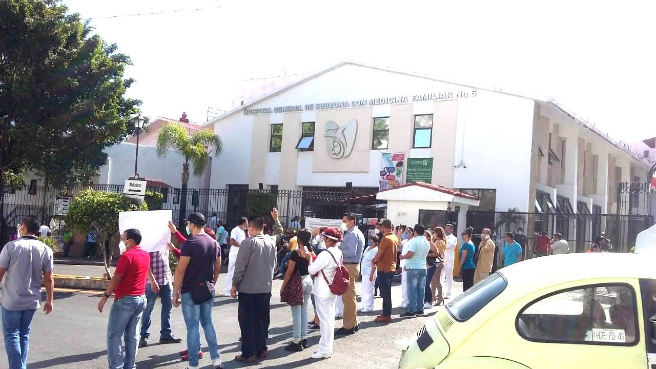 Médicos del IMSS de Taxco también protestan y bloquean por bono Covid 19