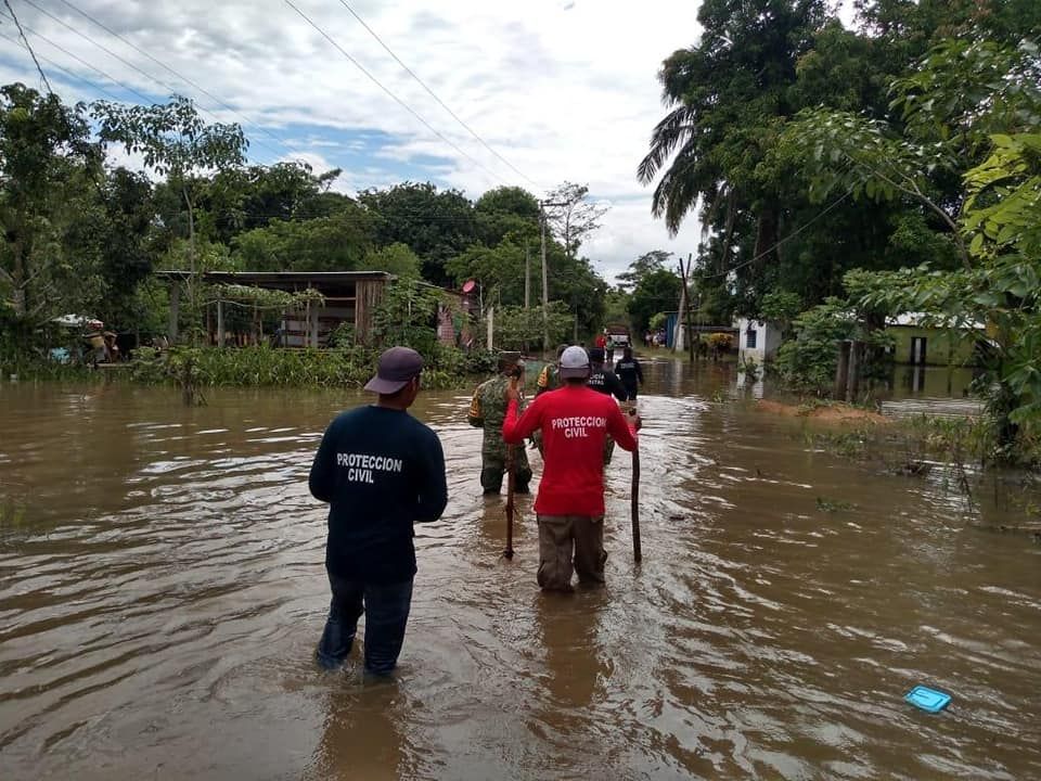 Atiende Gobierno del Estado a afectados por inundación, en Agua Dulce