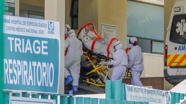 Médicos cubanos se quedarían en México más de lo previsto si casos de Covid-19 aumentan
