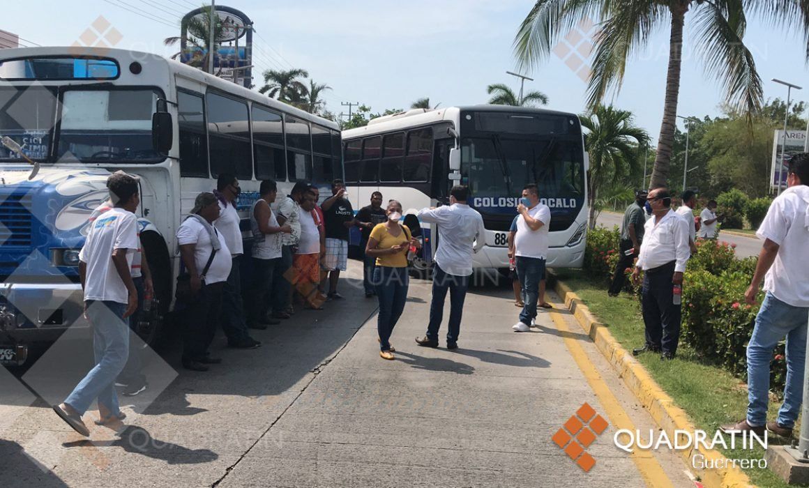 Bloquean transportistas el bulevar de Las Naciones de Acapulco