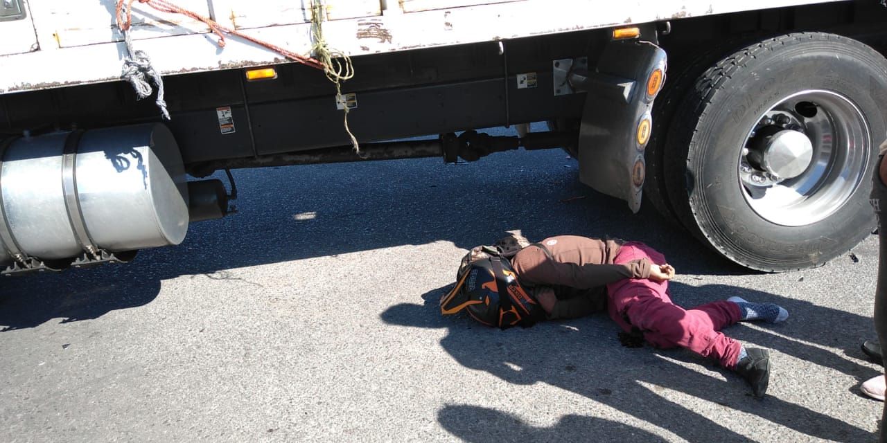 Motociclista es embestido por trailer en Ixmiquilpan Hidalgo