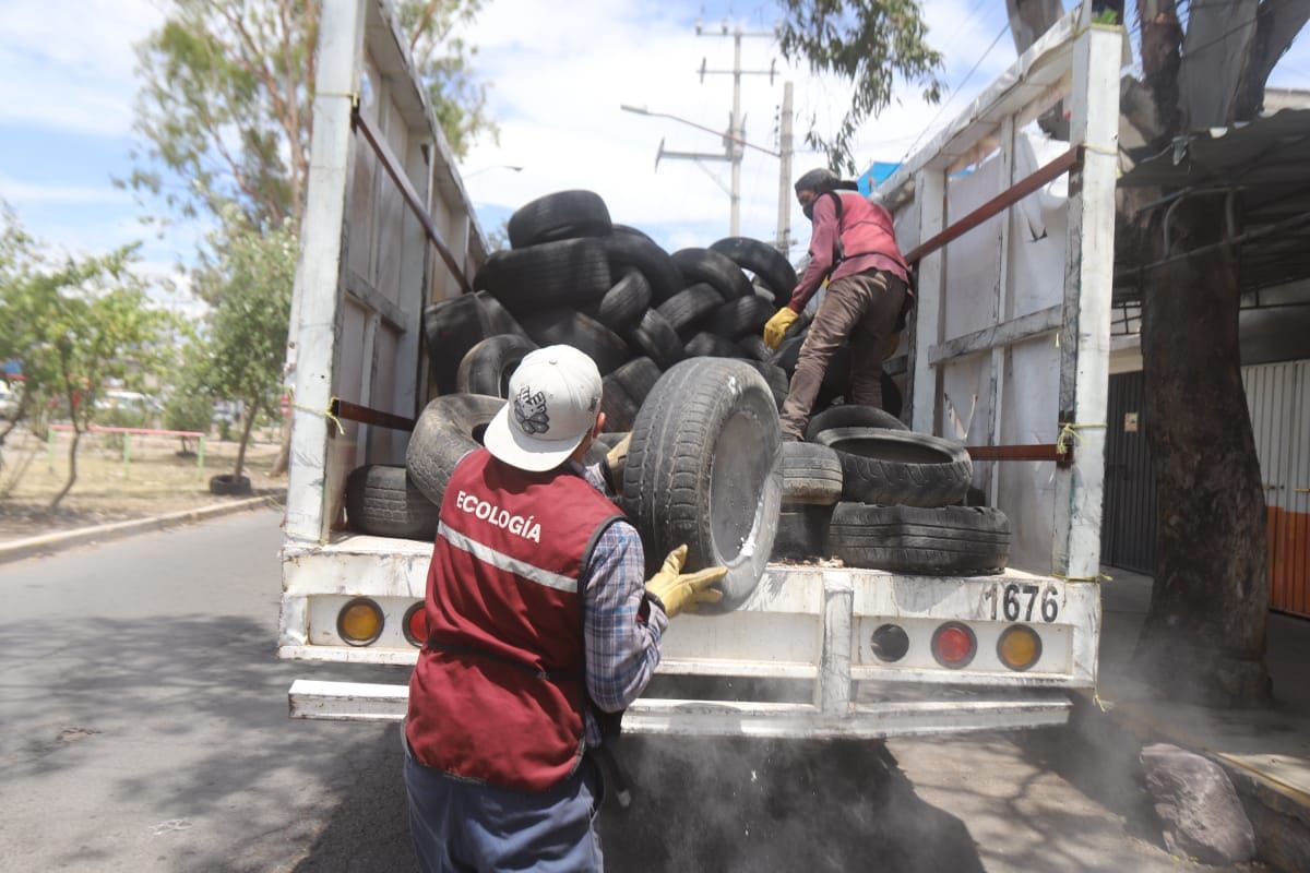 El gobierno de Ecatepec retira  y reciclan 800 toneladas  de llantas de calles de esta población del edoméx 