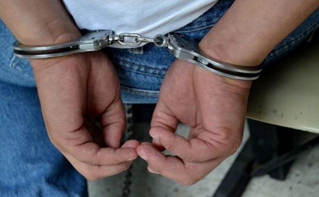 Policía Federal detiene a dos personas con droga, arma y cartuchos en Chicoloapan