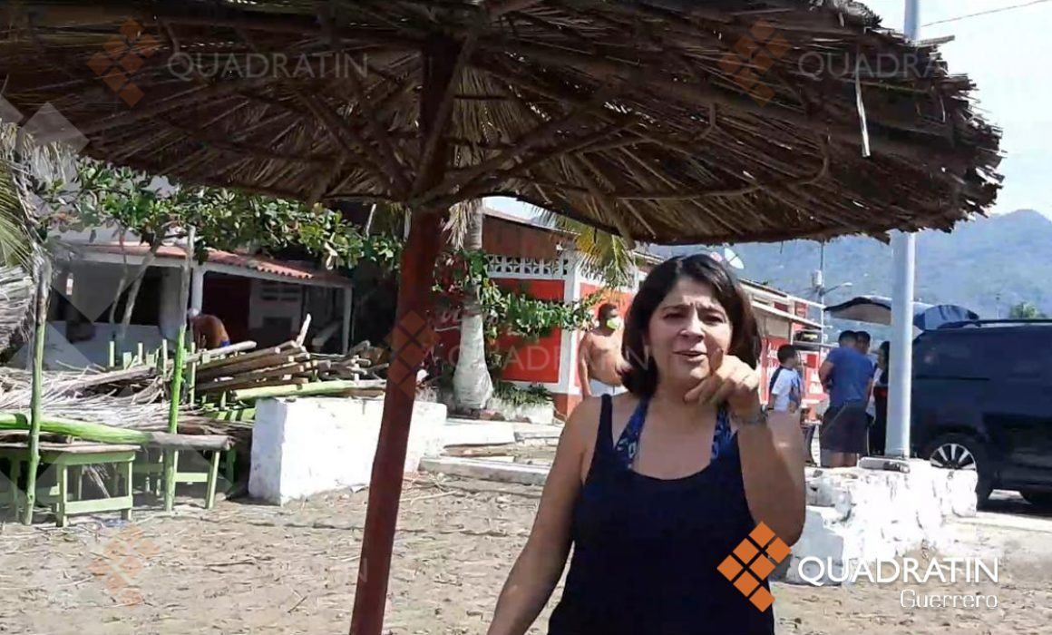 Turistas agreden a periodista que los captó en playa cerrada de Acapulco