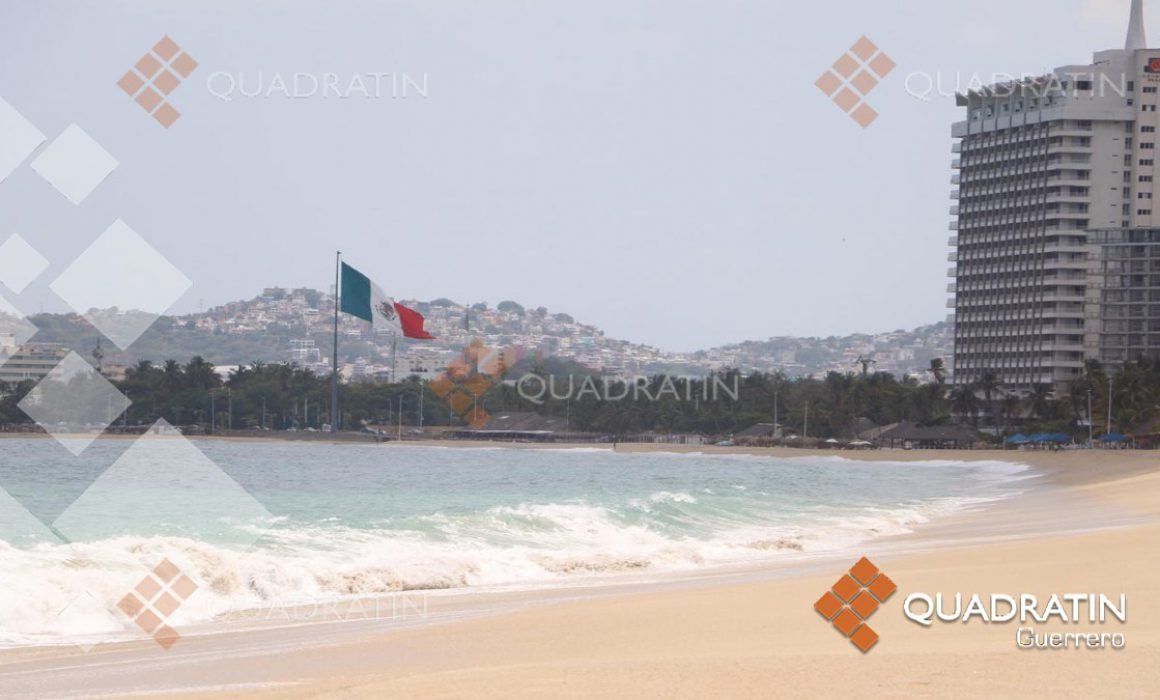 Desalojan playas de Acapulco tras alerta de variación de oleaje
