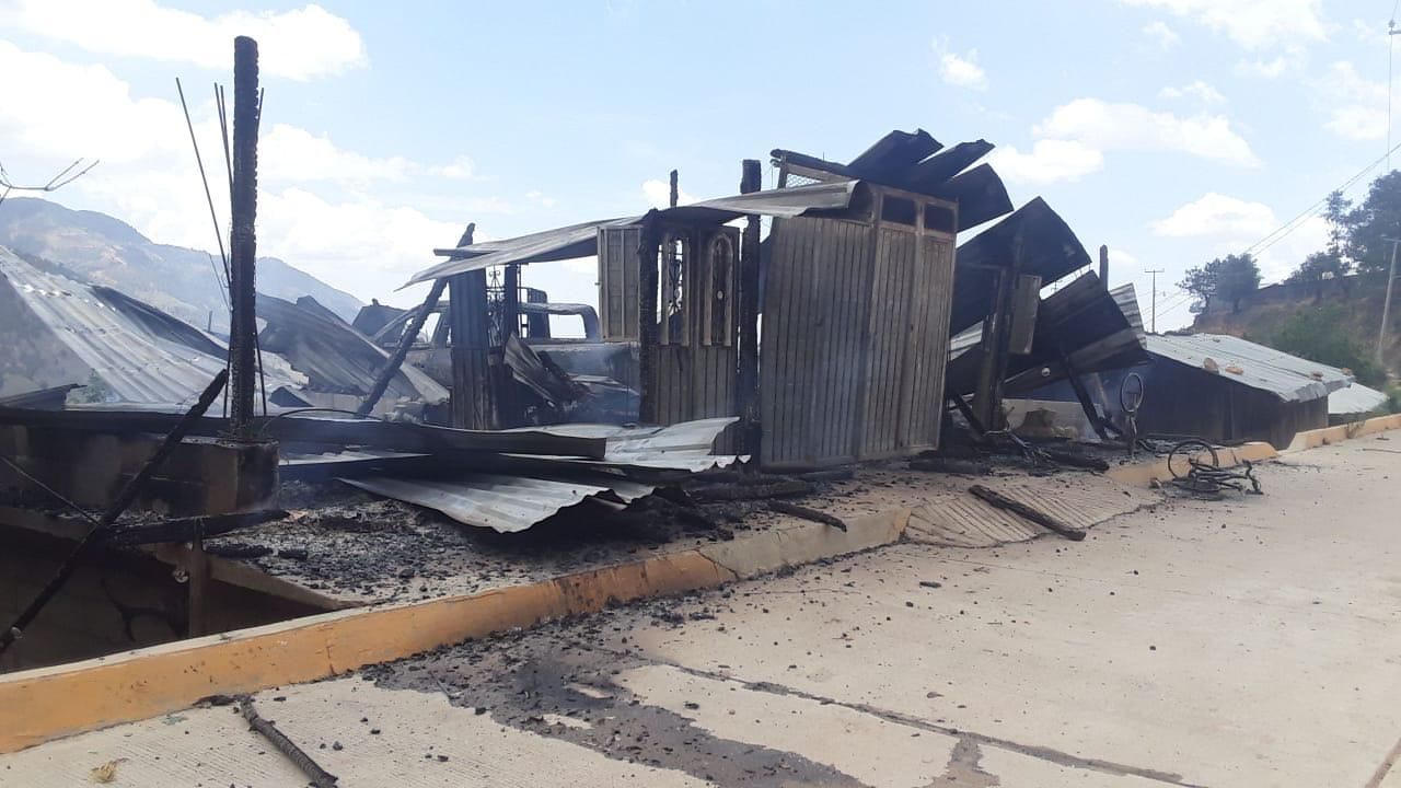 Matan a 3 y queman casas y vehículos en comunidad de Cochoapa El Grande