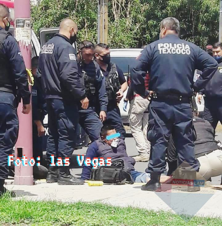 Tras persecucion y balacera policías de Texcoco detienen a 2 presuntos asaltantes de cuentahabiente, en las vegas