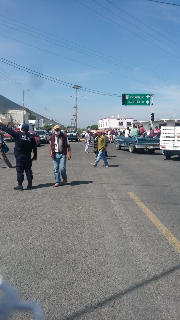 En  Hidalgo mil campesinos de 6 municipios se manifestaron en demanda de agua para sus cultivos a Conagua. 