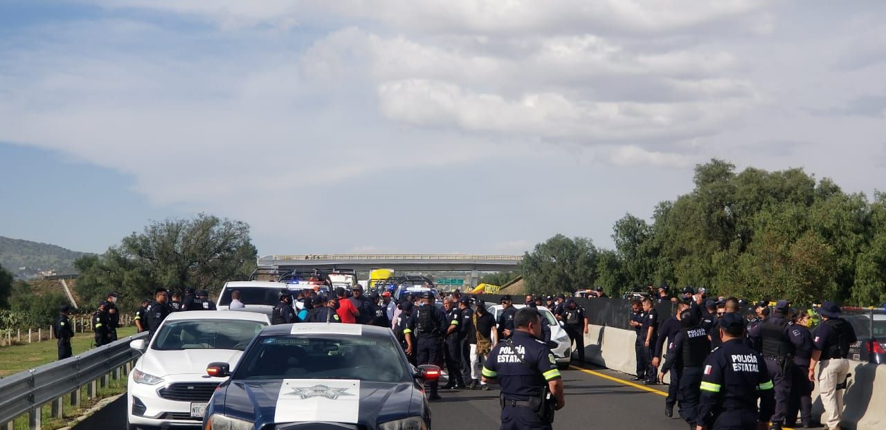 Así fue la persecución de policías contra presuntos ministeriales sobre la autopista México -  Pirámides