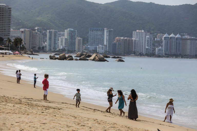 Acapulco después de tres meses de cuarentena: así luce la reapertura de playas