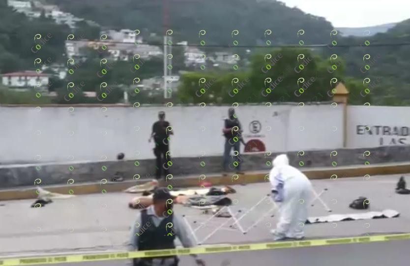 Dejan descuartizado con narcomensajes a mitad de la carretera Taxco-Cuernavaca
