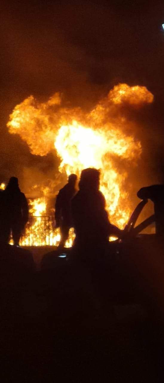 Vecinos de Nopala queman auto de abigeos