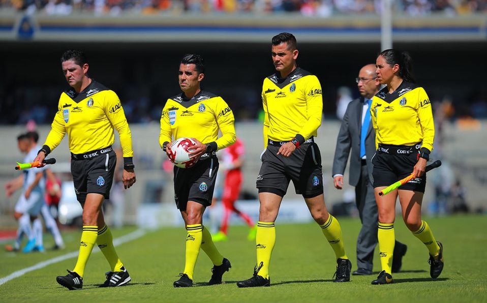 Futbol mexicano: siete árbitros dan positivo a Covid-19