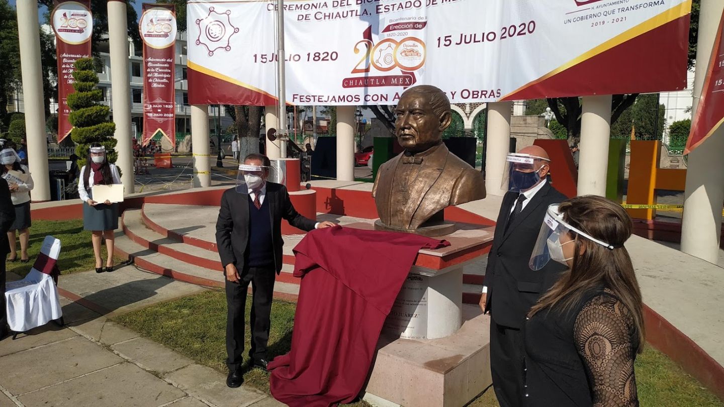 Chiautla celebra bicentenario en su explanada municipal recordando a Benemérito de las Américas
